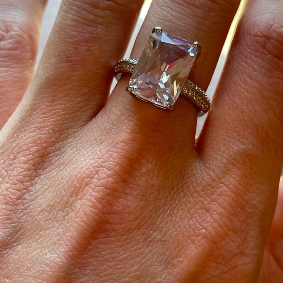 Gorgeous 925 Silver Rings White Sapphire Ring - Picture 6 of 6